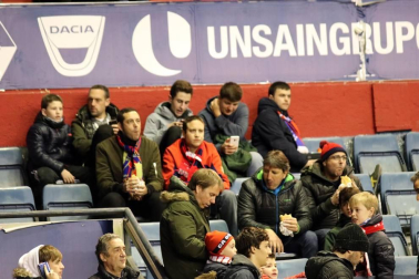 Galería de fotos de la afición en El Sadar durante el Osasuna-Levante.