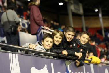 Galería de fotos de la afición en El Sadar durante el Osasuna-Levante.