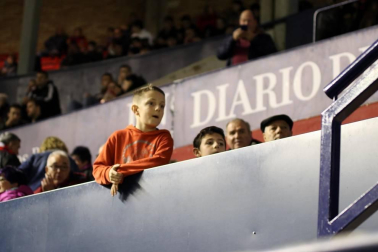 Galería de fotos de la afición en El Sadar durante el Osasuna-Levante.