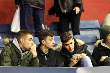Galería de fotos de la afición en El Sadar durante el Osasuna-Levante.