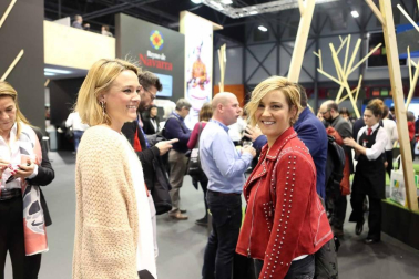 La presidenta del Gobierno de Navarra, María Chivite, ha presidido este viernes el acto institucional del Día de Navarra en el pabellón de la Comunidad Foral en la Feria Internacional de Turismo (FITUR).