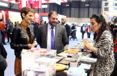 La presidenta del Gobierno de Navarra, María Chivite, ha presidido este viernes el acto institucional del Día de Navarra en el pabellón de la Comunidad Foral en la Feria Internacional de Turismo (FITUR).