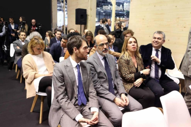 La presidenta del Gobierno de Navarra, María Chivite, ha presidido este viernes el acto institucional del Día de Navarra en el pabellón de la Comunidad Foral en la Feria Internacional de Turismo (FITUR).