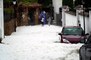 Calles anegadas y desalojos en Málaga