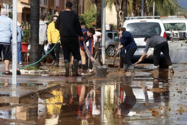 Calles anegadas y desalojos en Málaga