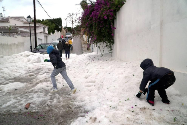 Calles anegadas y desalojos en Málaga