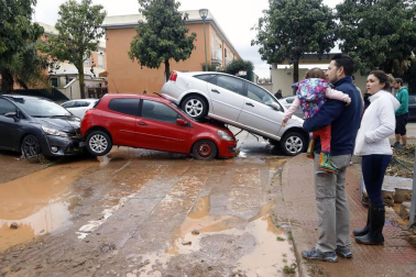 Calles anegadas y desalojos en Málaga