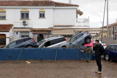 Calles anegadas y desalojos en Málaga