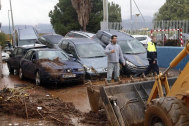 Calles anegadas y desalojos en Málaga
