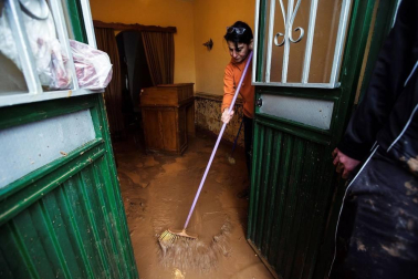 Calles anegadas y desalojos en Málaga