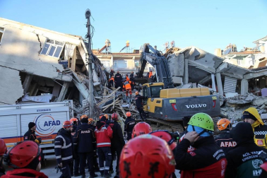 Con al menso 20 uertos y más de 1000 heridos, un terremoto de 6,5 grados afectó al este del país, con epicentro en la localidad de Sivrice, provincia de Elazig.