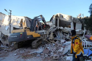Con al menso 20 uertos y más de 1000 heridos, un terremoto de 6,5 grados afectó al este del país, con epicentro en la localidad de Sivrice, provincia de Elazig.
