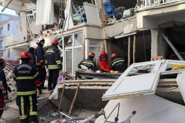 Con al menso 20 uertos y más de 1000 heridos, un terremoto de 6,5 grados afectó al este del país, con epicentro en la localidad de Sivrice, provincia de Elazig.