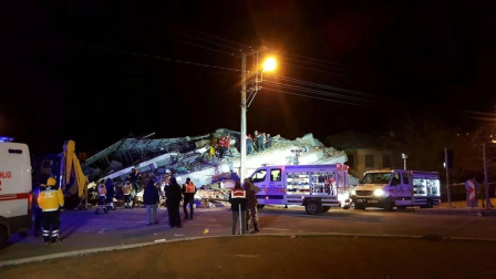 Con al menso 20 uertos y más de 1000 heridos, un terremoto de 6,5 grados afectó al este del país, con epicentro en la localidad de Sivrice, provincia de Elazig.