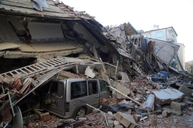 Con al menso 20 uertos y más de 1000 heridos, un terremoto de 6,5 grados afectó al este del país, con epicentro en la localidad de Sivrice, provincia de Elazig.