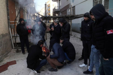 Con al menso 20 uertos y más de 1000 heridos, un terremoto de 6,5 grados afectó al este del país, con epicentro en la localidad de Sivrice, provincia de Elazig.