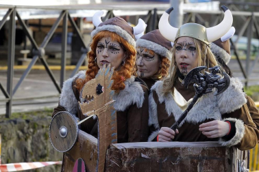 El buen tiempo acompañó a la creatividad, el colorido y el buen humor que caracteriza el desfile del carnaval de Leitza.