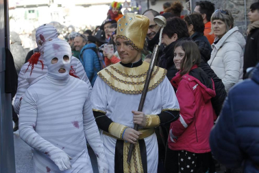 El buen tiempo acompañó a la creatividad, el colorido y el buen humor que caracteriza el desfile del carnaval de Leitza.