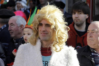 El buen tiempo acompañó a la creatividad, el colorido y el buen humor que caracteriza el desfile del carnaval de Leitza.