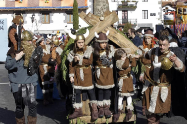 El buen tiempo acompañó a la creatividad, el colorido y el buen humor que caracteriza el desfile del carnaval de Leitza.