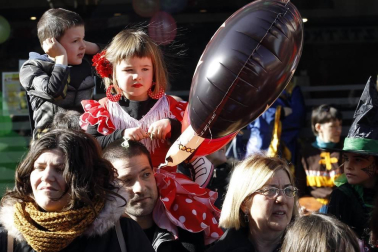 El buen tiempo acompañó a la creatividad, el colorido y el buen humor que caracteriza el desfile del carnaval de Leitza.