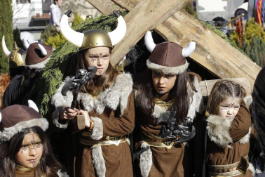 El buen tiempo acompañó a la creatividad, el colorido y el buen humor que caracteriza el desfile del carnaval de Leitza.