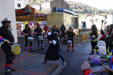 El buen tiempo acompañó a la creatividad, el colorido y el buen humor que caracteriza el desfile del carnaval de Leitza.