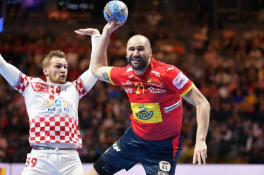La selección española de balonmano hizo historia al revalidar el Campeonato de Europa tras imponerse este domingo por 22-20 a Croacia en la final del Europeo, lo que permitió a los 'Hispanos' convertirse en un equipo de leyenda.