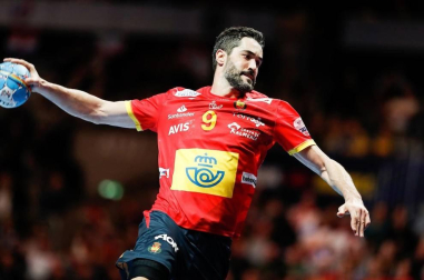 La selección española de balonmano hizo historia al revalidar el Campeonato de Europa tras imponerse este domingo por 22-20 a Croacia en la final del Europeo, lo que permitió a los 'Hispanos' convertirse en un equipo de leyenda.
