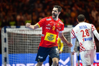 La selección española de balonmano hizo historia al revalidar el Campeonato de Europa tras imponerse este domingo por 22-20 a Croacia en la final del Europeo, lo que permitió a los 'Hispanos' convertirse en un equipo de leyenda.