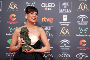 Los galardonados posaron con su premio tras la gala ceelbrada en el Martín Carpena de Málaga.