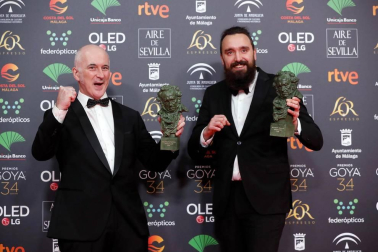 Los galardonados posaron con su premio tras la gala ceelbrada en el Martín Carpena de Málaga.