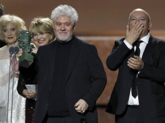 Los galardonados posaron con su premio tras la gala ceelbrada en el Martín Carpena de Málaga.