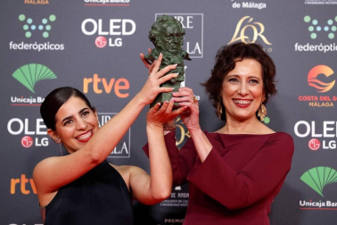 Los galardonados posaron con su premio tras la gala ceelbrada en el Martín Carpena de Málaga.