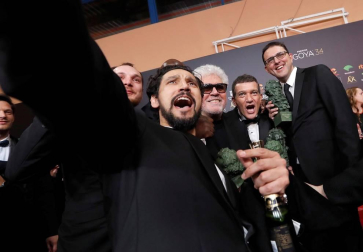 Los galardonados posaron con su premio tras la gala ceelbrada en el Martín Carpena de Málaga.
