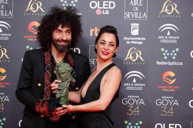 Los galardonados posaron con su premio tras la gala ceelbrada en el Martín Carpena de Málaga.