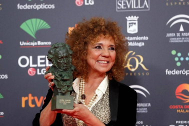 Los galardonados posaron con su premio tras la gala ceelbrada en el Martín Carpena de Málaga.