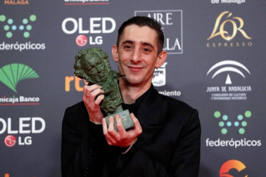 Los galardonados posaron con su premio tras la gala ceelbrada en el Martín Carpena de Málaga.