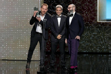 Los galardonados posaron con su premio tras la gala ceelbrada en el Martín Carpena de Málaga.
