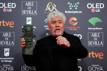 Los galardonados posaron con su premio tras la gala ceelbrada en el Martín Carpena de Málaga.
