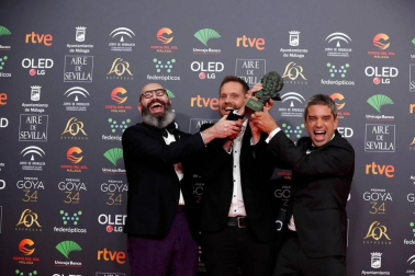 Los galardonados posaron con su premio tras la gala ceelbrada en el Martín Carpena de Málaga.