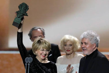 Los galardonados posaron con su premio tras la gala ceelbrada en el Martín Carpena de Málaga.