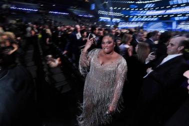 Alfombra roja y asistentes a la ceremonia de entrega de los premios musicales celebrada en el Staples Center de Los Ángeles este domingo 26 de enero de 2020.