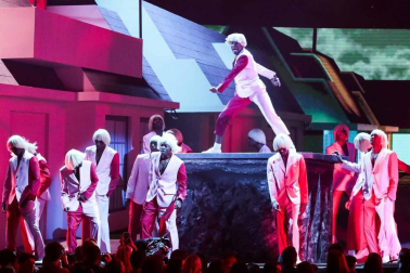 Alfombra roja y asistentes a la ceremonia de entrega de los premios musicales celebrada en el Staples Center de Los Ángeles este domingo 26 de enero de 2020.