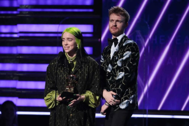 Alfombra roja y asistentes a la ceremonia de entrega de los premios musicales celebrada en el Staples Center de Los Ángeles este domingo 26 de enero de 2020.