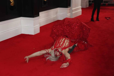 Alfombra roja y asistentes a la ceremonia de entrega de los premios musicales celebrada en el Staples Center de Los Ángeles este domingo 26 de enero de 2020.