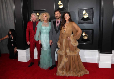 Alfombra roja y asistentes a la ceremonia de entrega de los premios musicales celebrada en el Staples Center de Los Ángeles este domingo 26 de enero de 2020.
