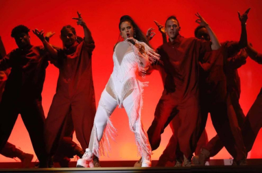 Alfombra roja y asistentes a la ceremonia de entrega de los premios musicales celebrada en el Staples Center de Los Ángeles este domingo 26 de enero de 2020.