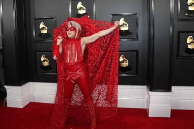 Alfombra roja y asistentes a la ceremonia de entrega de los premios musicales celebrada en el Staples Center de Los Ángeles este domingo 26 de enero de 2020.