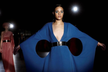 Imágenes de los desfiles de la segunda jornada de la pasarela de moda Mercedes-Benz Fashion Week en Madrid.